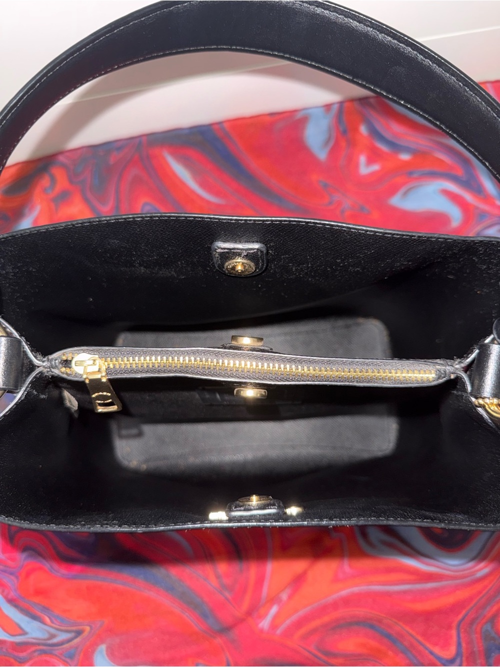 Coach Small Town Bucket Bag in Signature Canvas w/ Gold Plated Hangtag 🖤🤎 - Picture 8 of 10